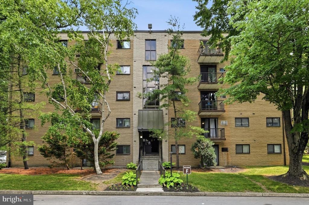 400 Glendale Road, Unit F13, Havertown, PA 19083 Main Photo