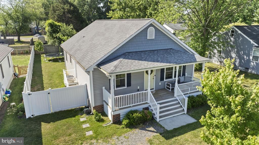 320 2nd Street, Colonial Beach, VA 22443 Main Photo