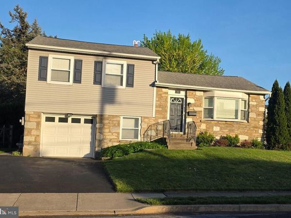 31 W END DRIVE , LANSDALE, PA 19446