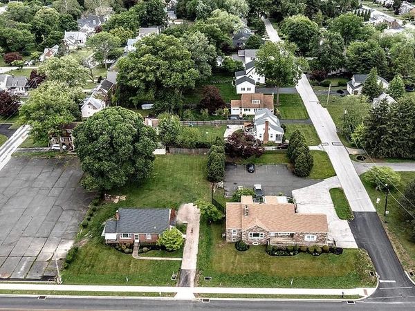 2111 DEKALB PIKE, EAST NORRITON, PA 19401
