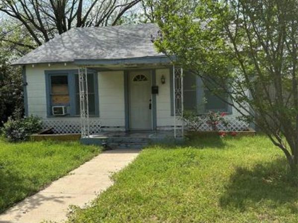 1130 Lewis , Bellmead, TX 76705