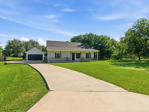 300 Mockingbird Lane, Springtown, TX 76082