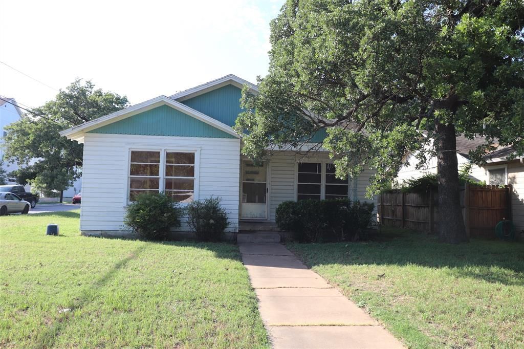 431 W Collins Street, Stephenville, TX 76401 Main Photo