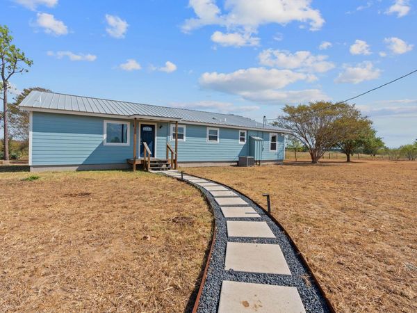 154 Caracara LN, Dale, TX 78616