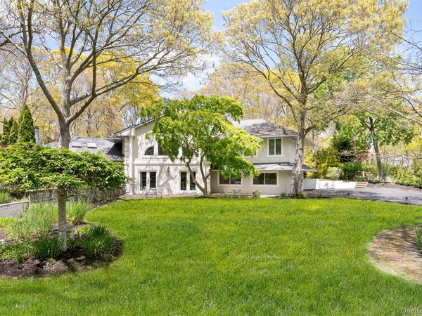 27 Bay Avenue W, Hampton Bays, NY 11946