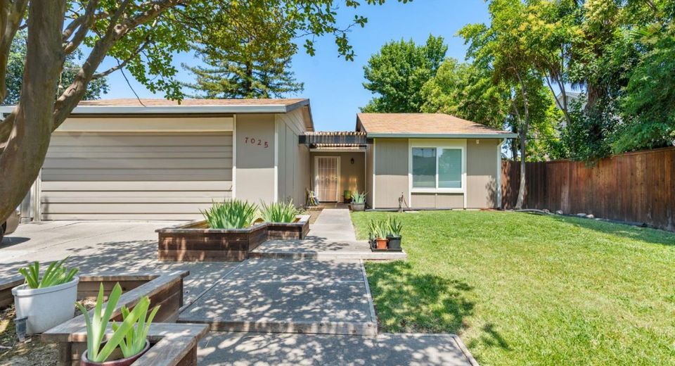 7025 Woodrick Way, Sacramento, CA 95842 Photo