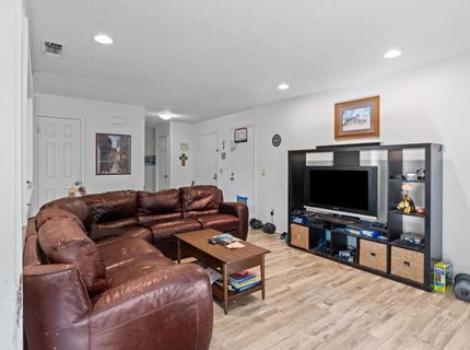 7025 Woodrick Way, Sacramento, CA 95842 Photo