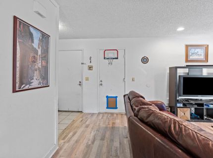 7025 Woodrick Way, Sacramento, CA 95842 Photo