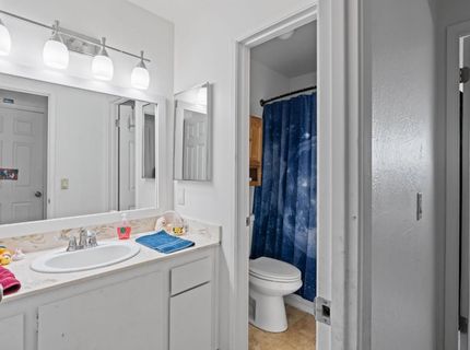 7025 Woodrick Way, Sacramento, CA 95842 Photo