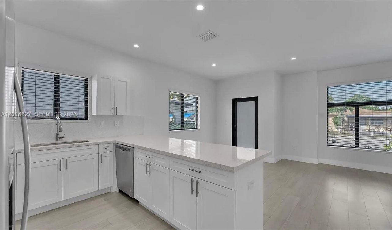 4817 E 9th Ln , Unit 4817, Hialeah, FL 33013 Photo
