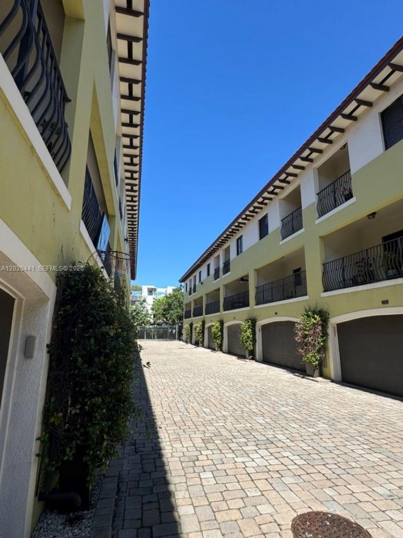 3204 Bird Ave, Unit 104, Miami, FL 33133 Photo
