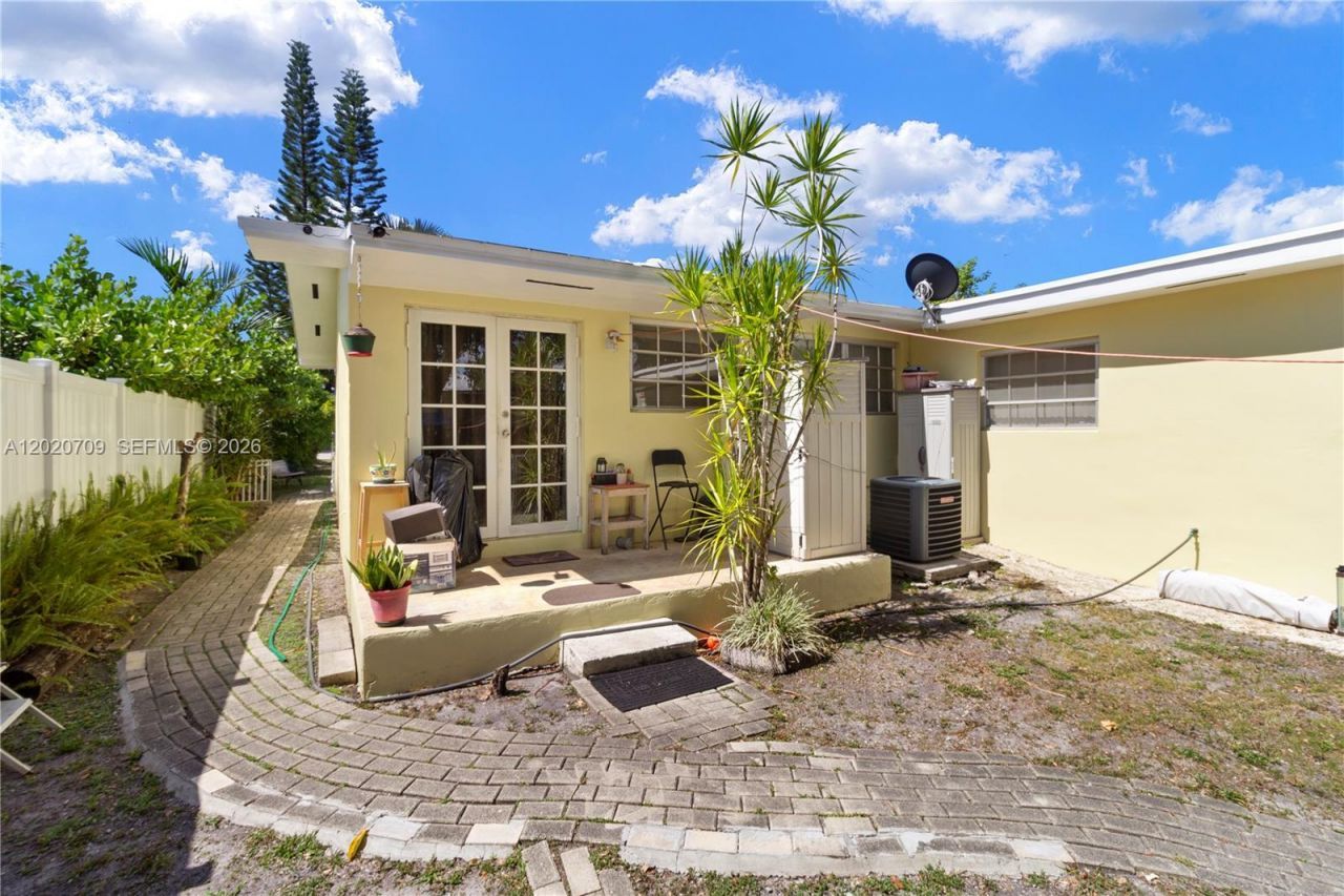 2275 SW 15th St , Miami, FL 33145 Photo