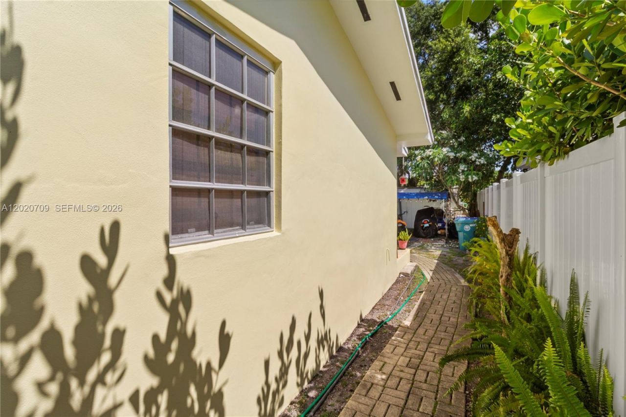 2275 SW 15th St , Miami, FL 33145 Photo