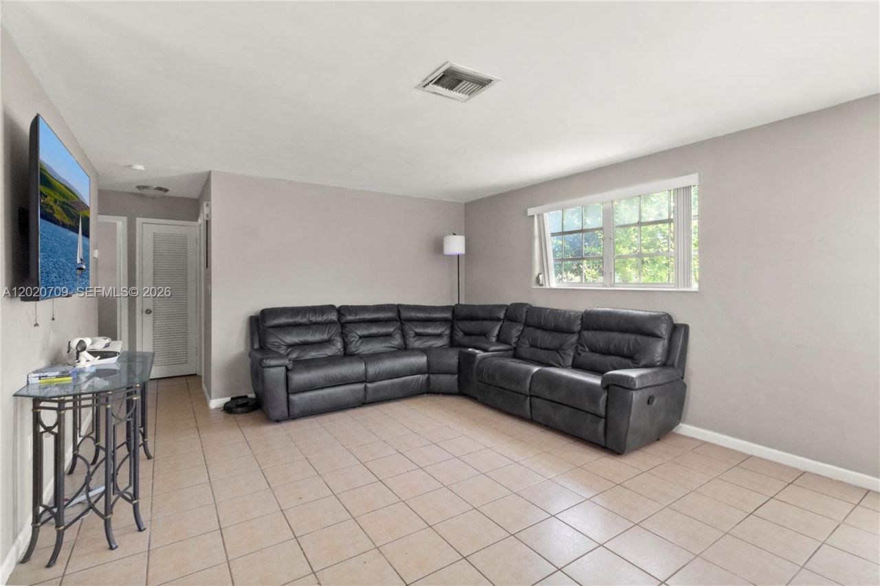 2275 SW 15th St , Miami, FL 33145 Photo