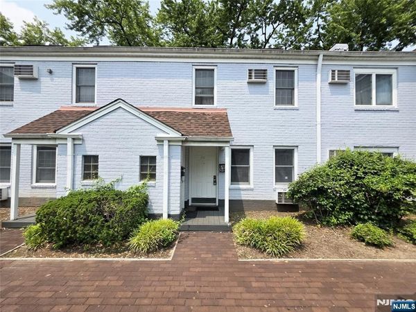616 Grand Avenue D, LEONIA, NJ 07605
