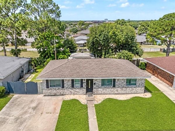 1300 BELMONT Place, Metairie, LA 70001