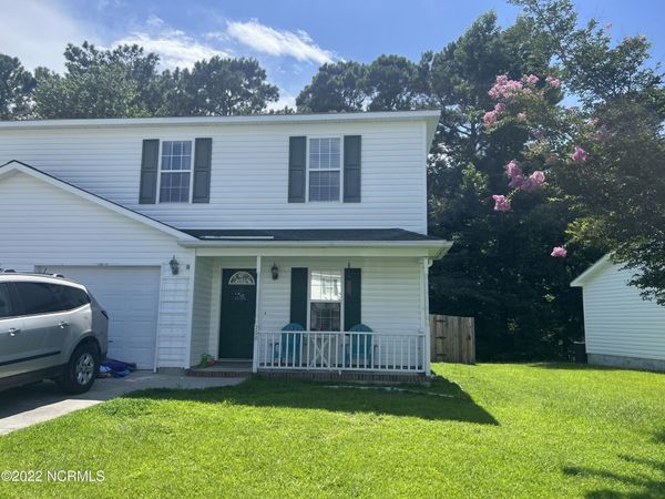 208 Winners Circle S, Jacksonville, NC 28546