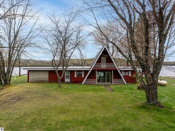 2100 Walleye Lane, Bellaire, MI 49615