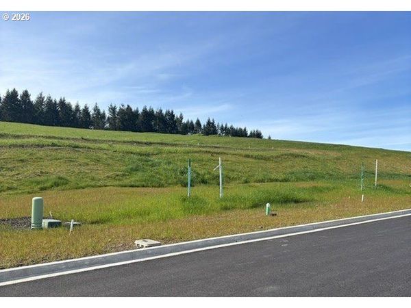 122 NW Valleys Edge ST, McMinnville, OR 97128