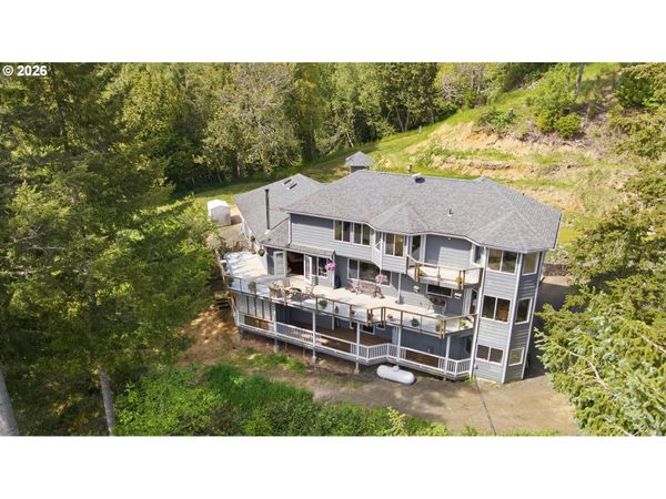 95037 HAYNES WAY LN, North Bend, OR 97459