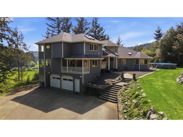 95037 HAYNES WAY LN, North Bend, OR 97459