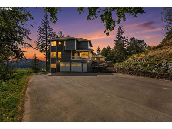 95037 HAYNES WAY LN, North Bend, OR 97459