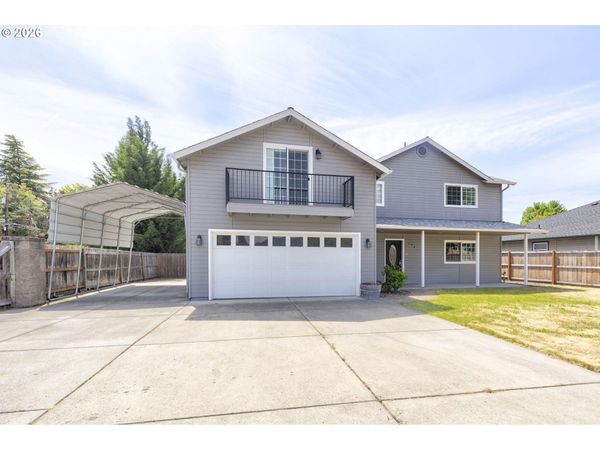196 NADINE LN, Central Point, OR 97502