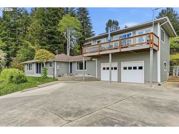 1270 S 12TH ST, Coos Bay, OR 97420