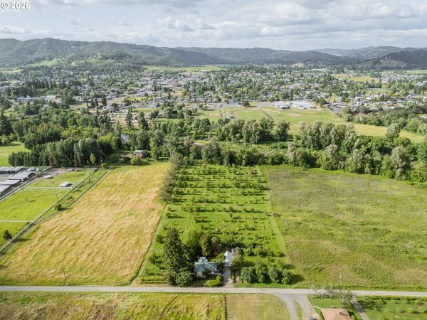 572 DILLARD GARDENS RD, Winston, OR 97496