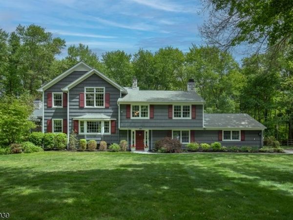 77 Riverside Dr, Bernards, NJ 07920