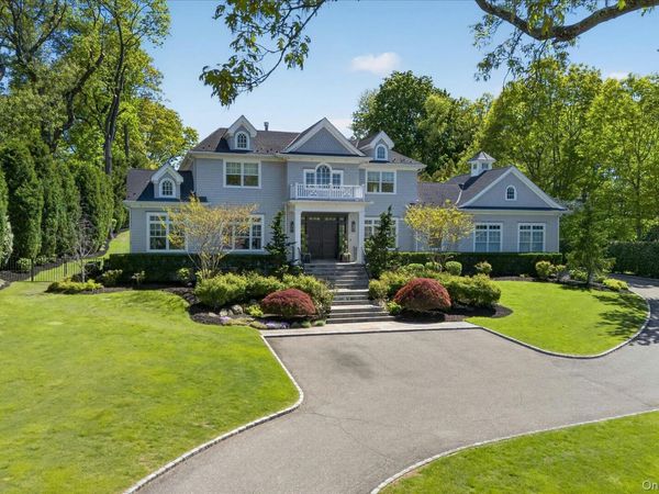 32 Elm Street, Woodbury, NY 11797