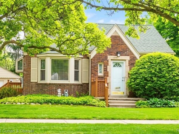 18808 Eastwood Dr, Harper Woods, MI 48225