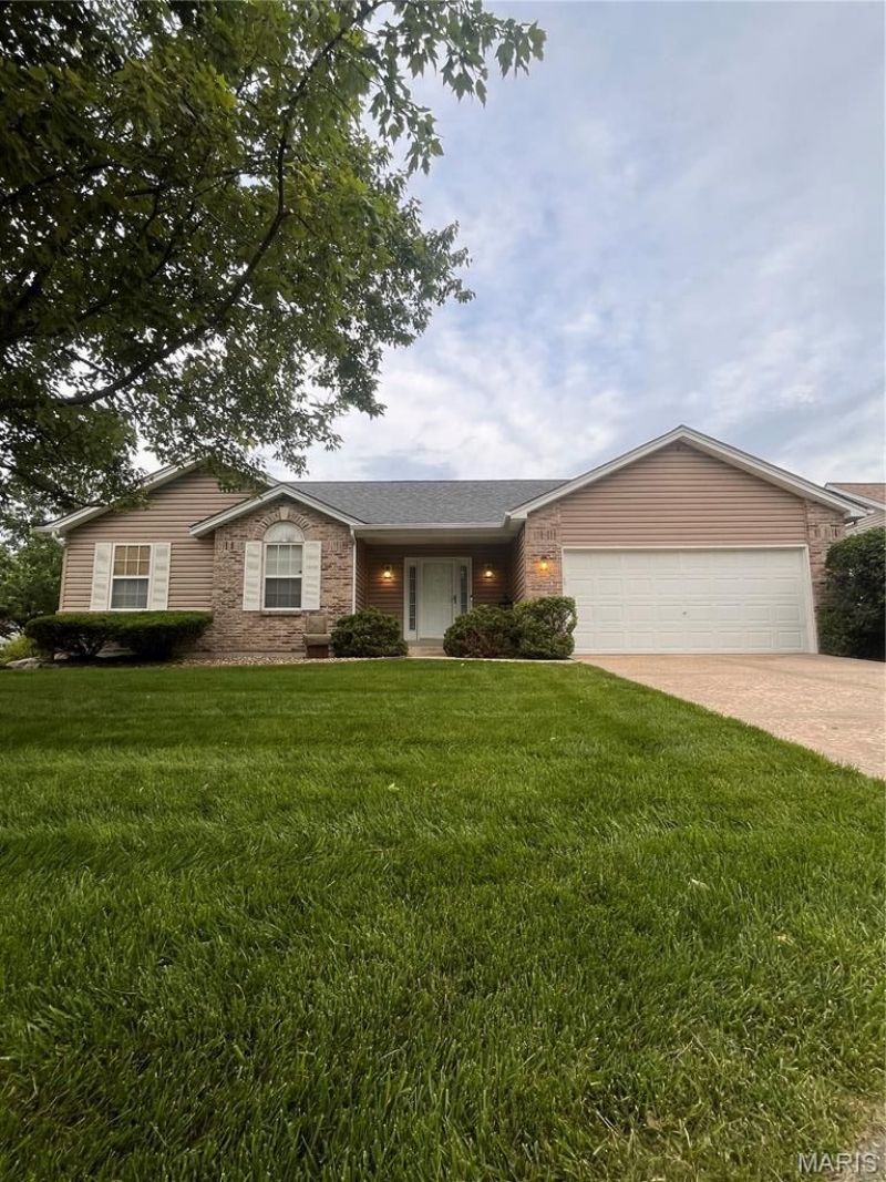 1075 Reddington Timbers Drive , Saint Charles, MO 63304 Main Photo