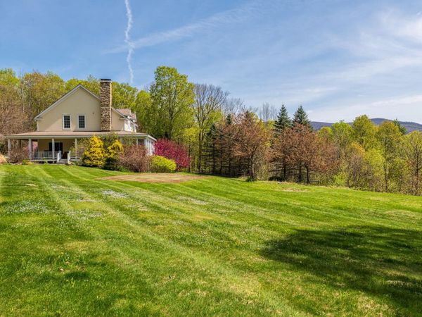 527 Sleighbell Lane, Manchester, VT 05255