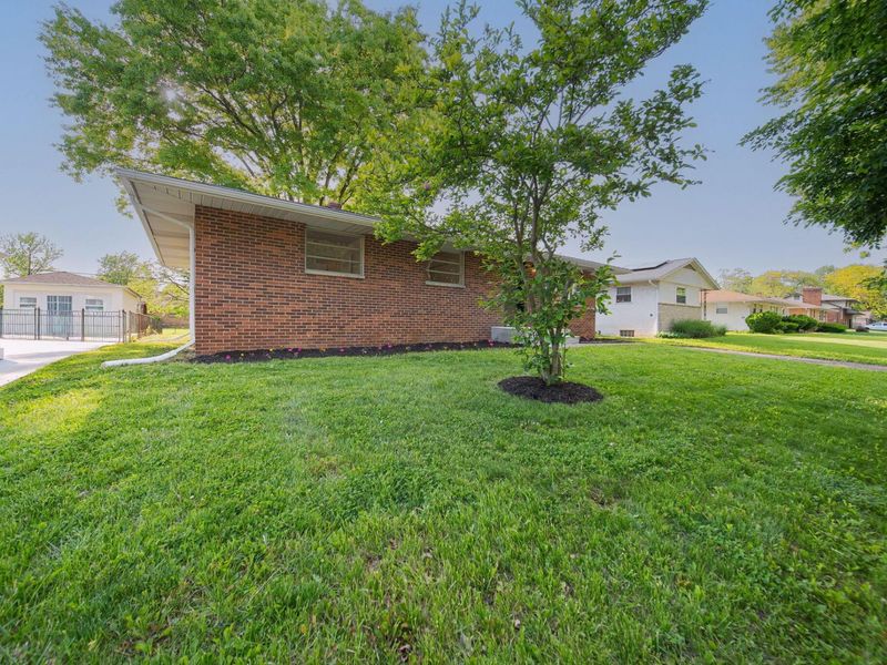1301 Bernhard Road , Columbus, OH 43227 Photo 2