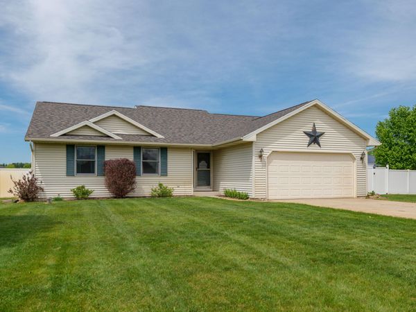 53322 Rolling Meadow Boulevard, Paw Paw, MI 49079