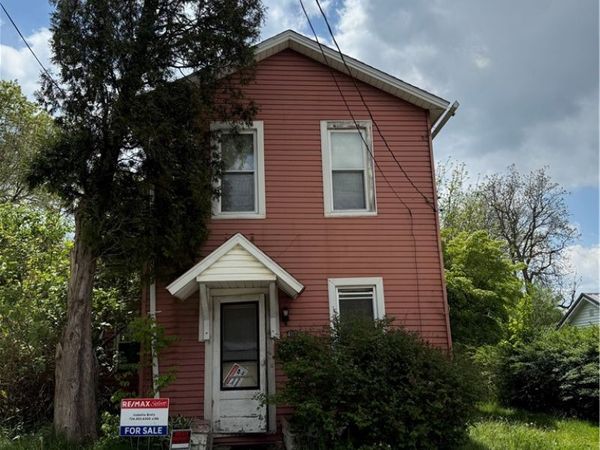 482 Hull St, Sharon, PA 16146