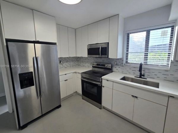 490 NE 170th St , North Miami Beach, FL 33162