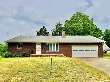 1305 LAWNDALE Avenue, Pekin, IL 61554