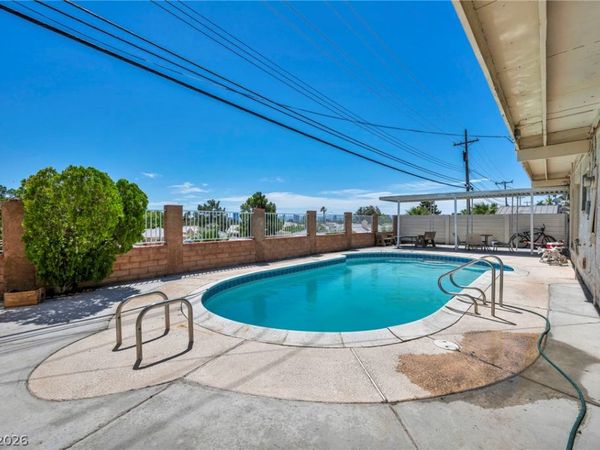 313 Falcon Lane , Las Vegas, NV 89107