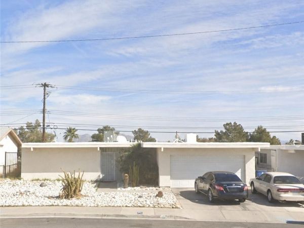313 Falcon Lane , Las Vegas, NV 89107