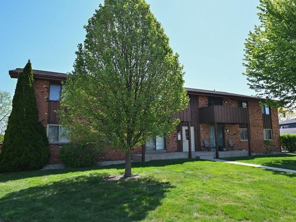 10352 Whitnall Edge COURT, Unit 101, Franklin, WI 53132