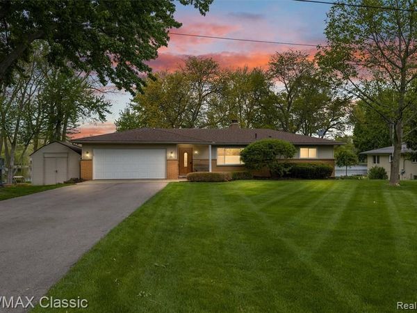 804 Bonita Drive, White Lake Twp, MI 48383