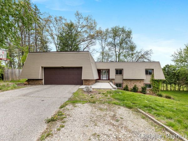 1211 W Frank Drive, Greenville, MI 48838