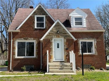 24420 Glenbrook Boulevard, Euclid, OH 44117