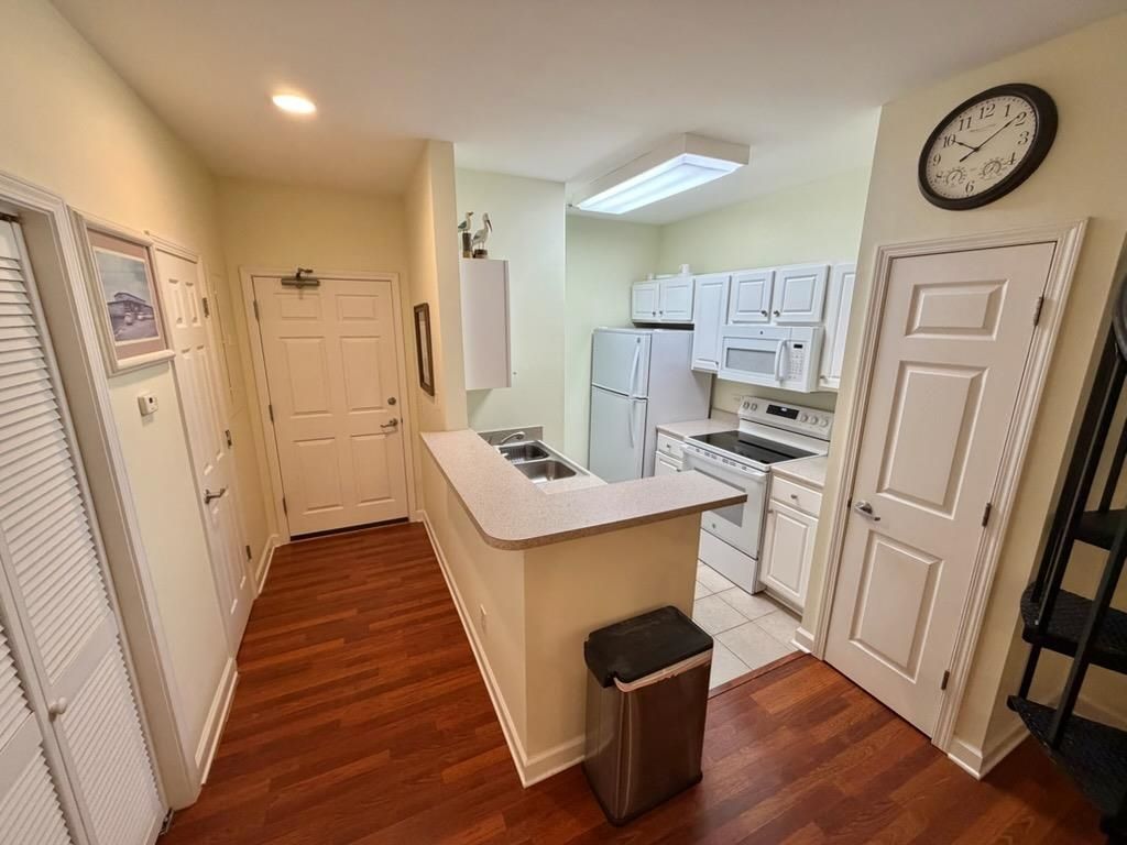 829 Front St.  Photo 28
