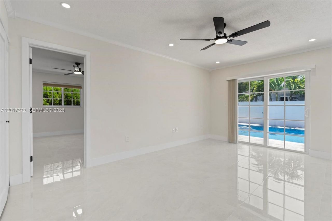 1900 SW 24th St, Miami, FL 33145 Photo