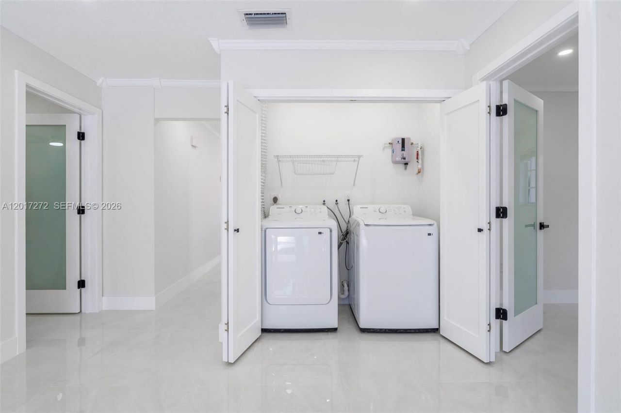 1900 SW 24th St, Miami, FL 33145 Photo