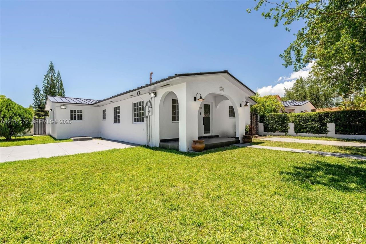 1900 SW 24th St , Miami, FL 33145 Photo