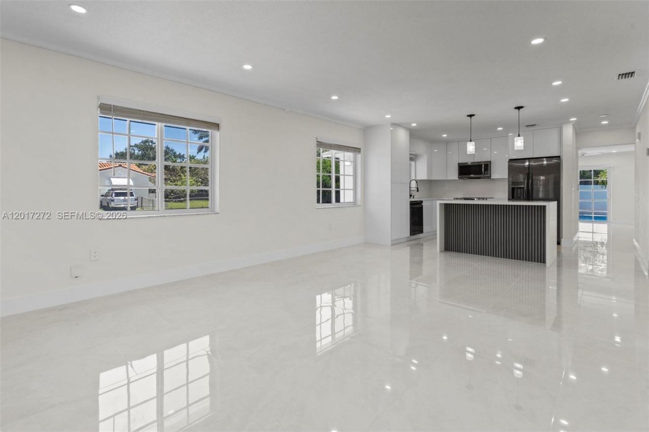 1900 SW 24th St, Miami, FL 33145 Photo